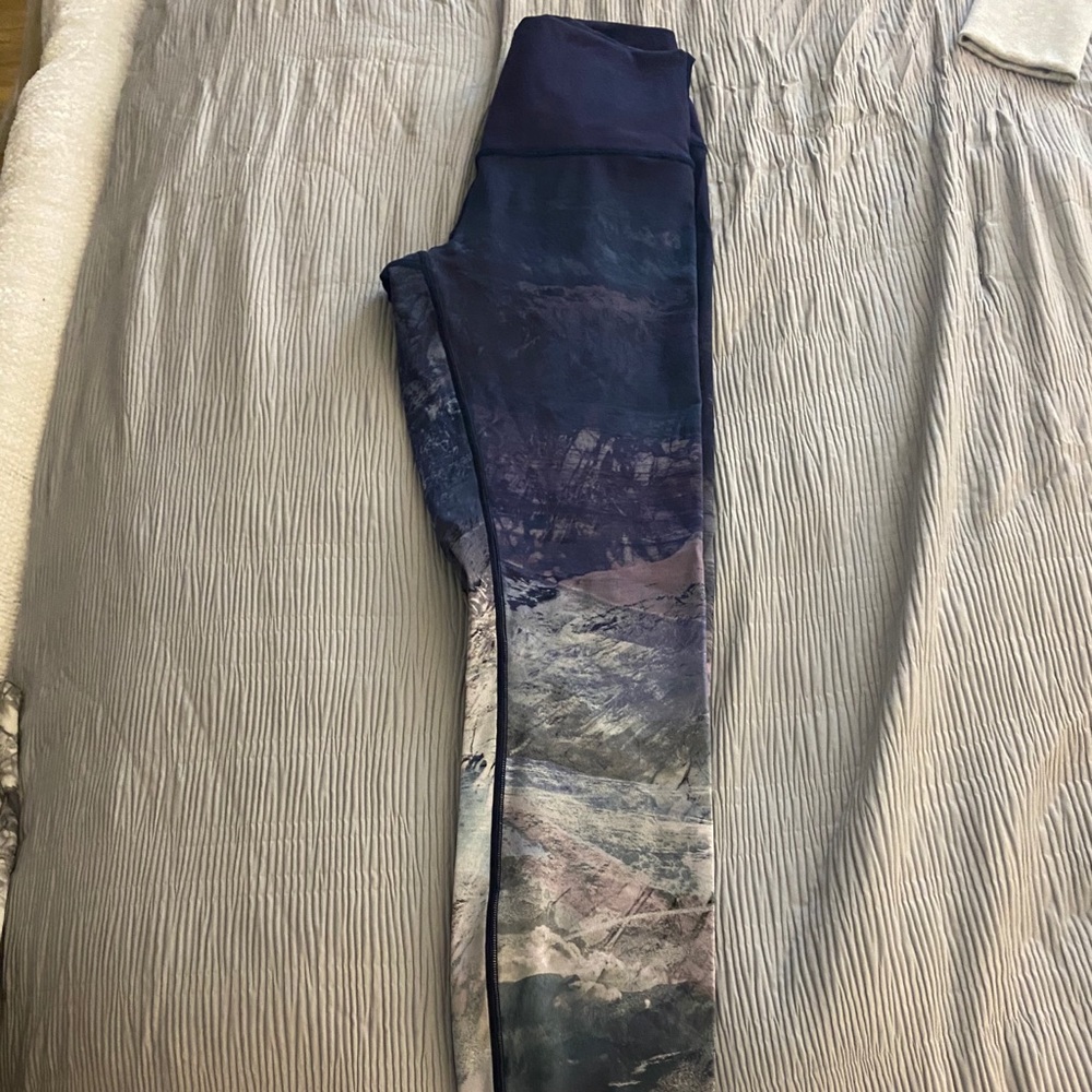 Lululemon size 6